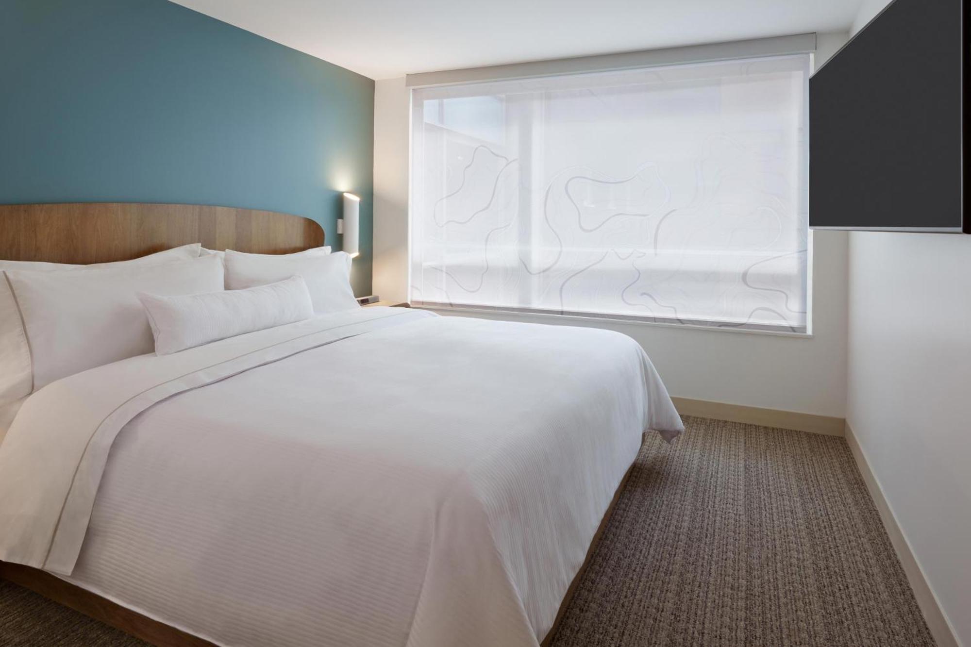 Element Toronto Airport Hotel Мисисага Екстериор снимка