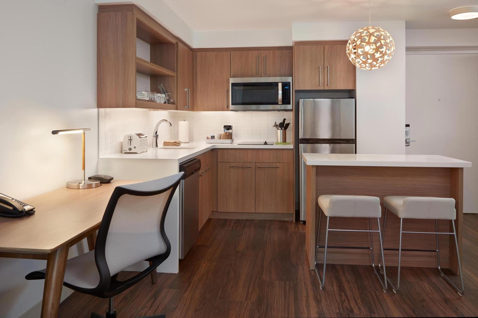 Element Toronto Airport Hotel Мисисага Екстериор снимка