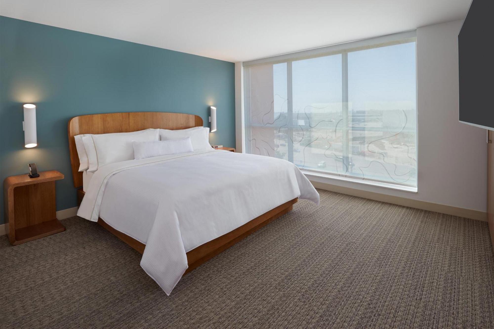 Element Toronto Airport Hotel Мисисага Екстериор снимка