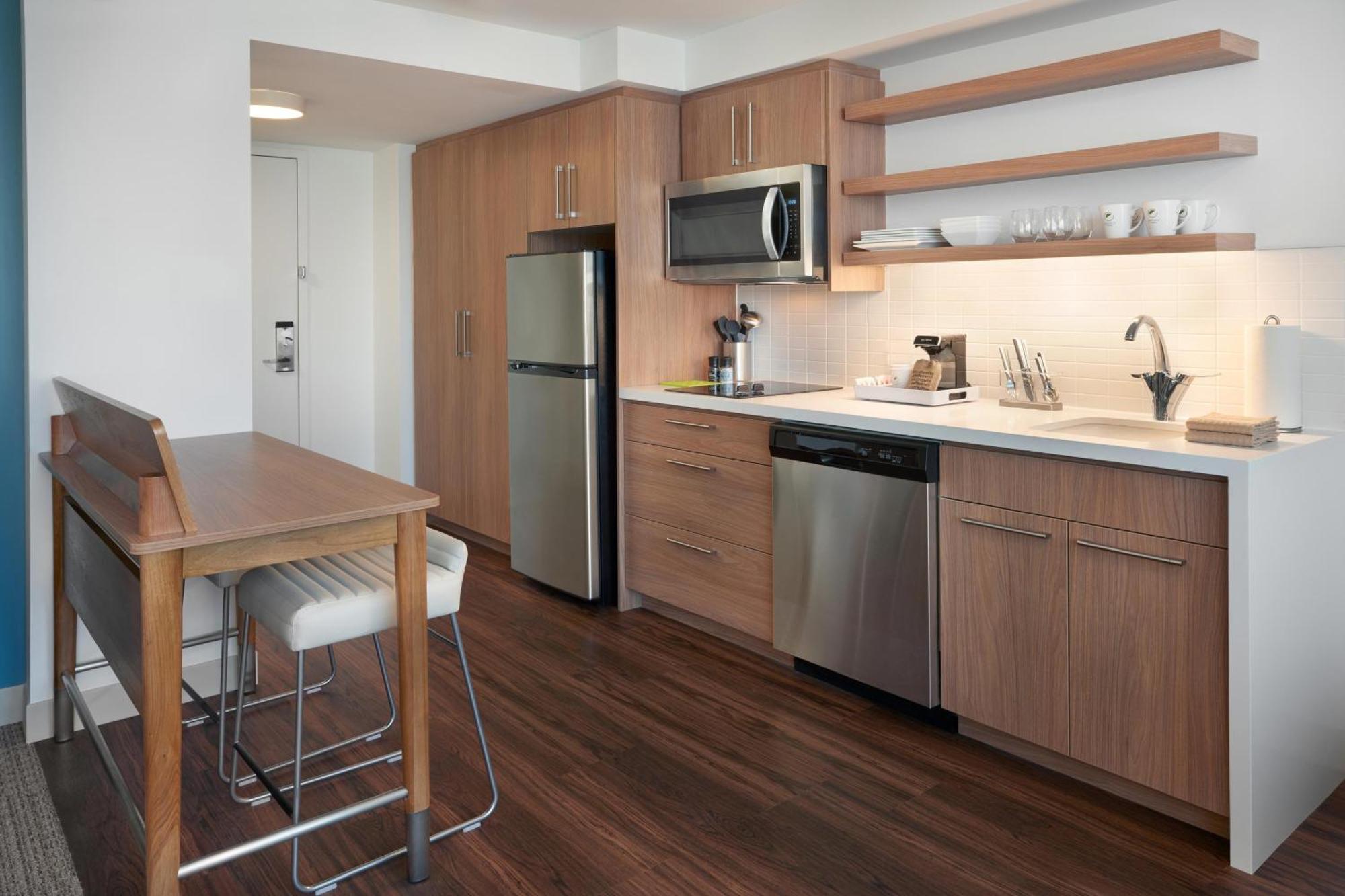Element Toronto Airport Hotel Мисисага Екстериор снимка