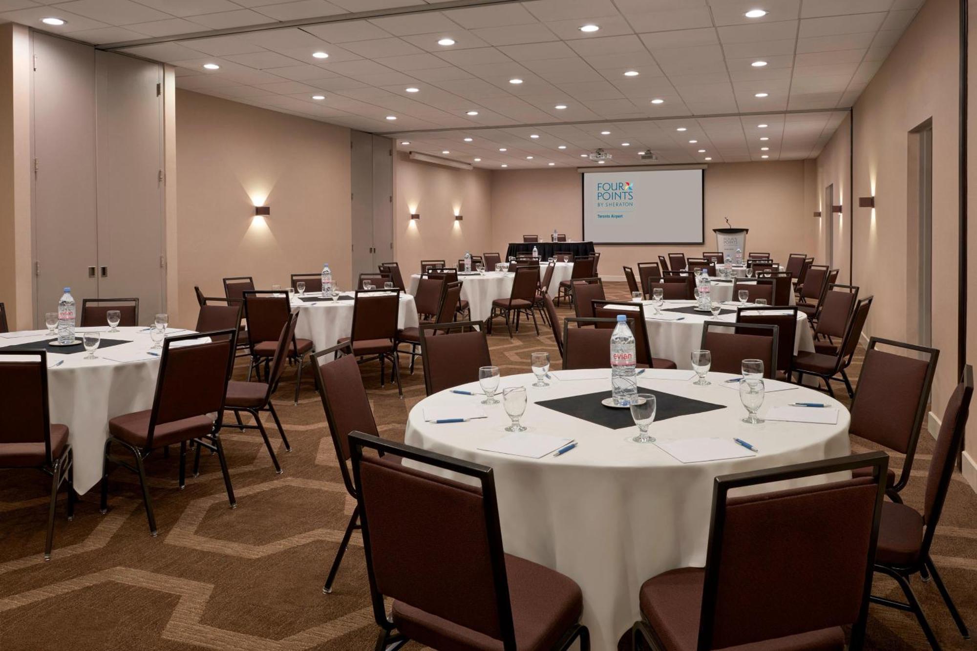 Element Toronto Airport Hotel Мисисага Екстериор снимка