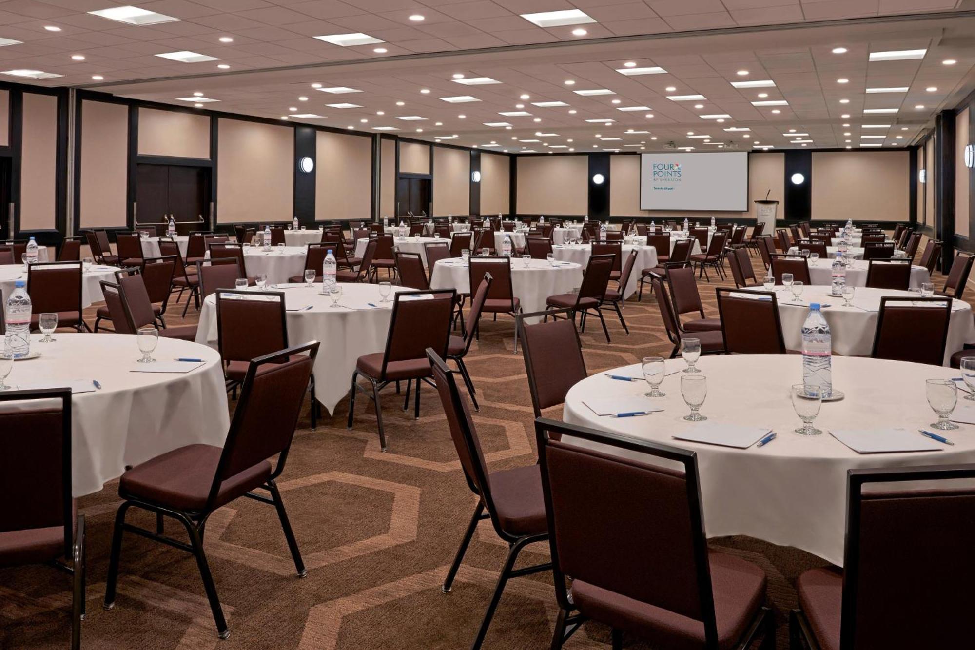 Element Toronto Airport Hotel Мисисага Екстериор снимка