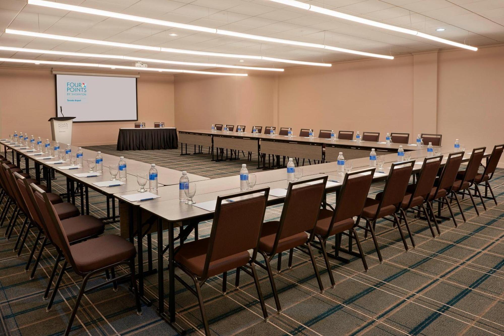 Element Toronto Airport Hotel Мисисага Екстериор снимка