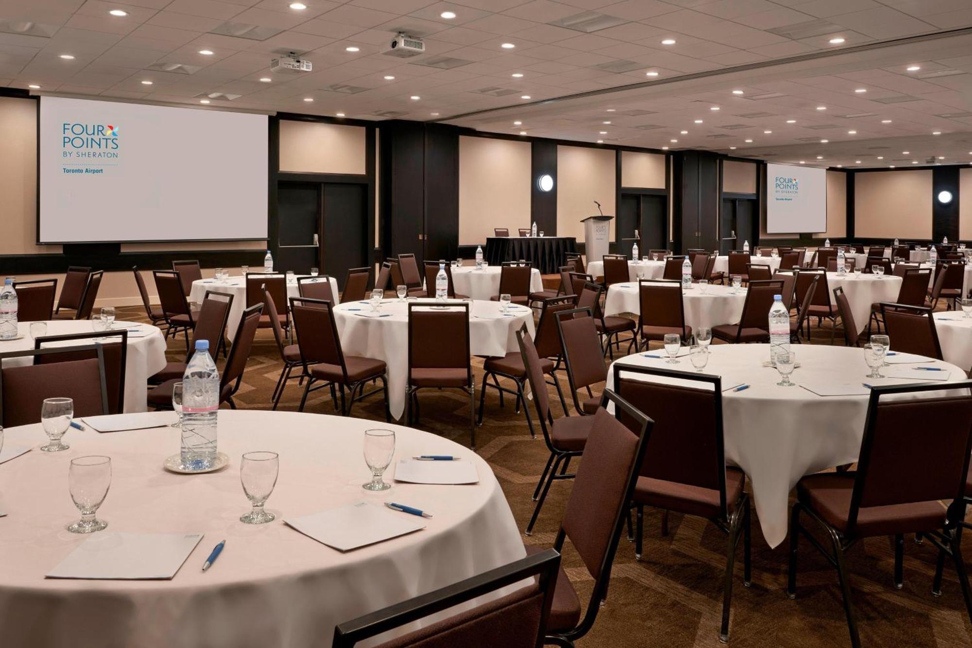 Element Toronto Airport Hotel Мисисага Екстериор снимка