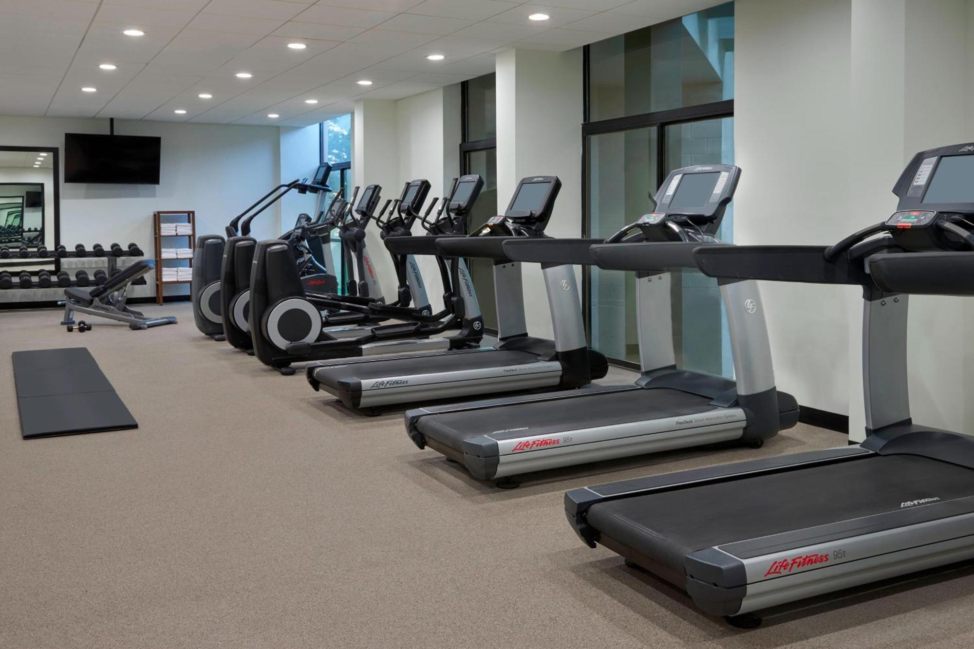 Element Toronto Airport Hotel Мисисага Екстериор снимка