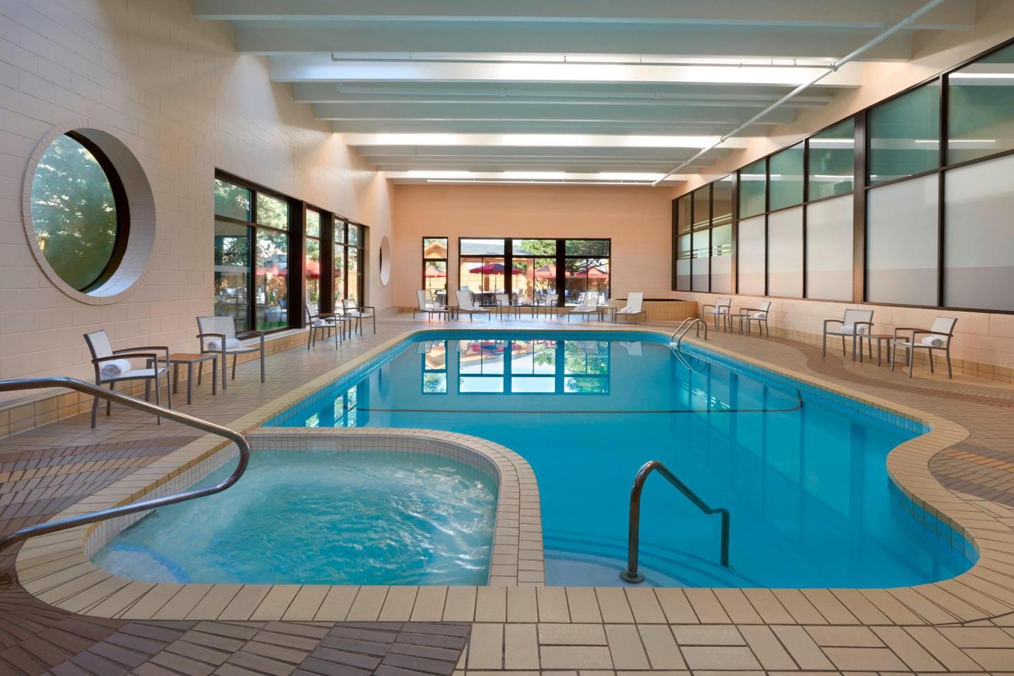 Element Toronto Airport Hotel Мисисага Екстериор снимка