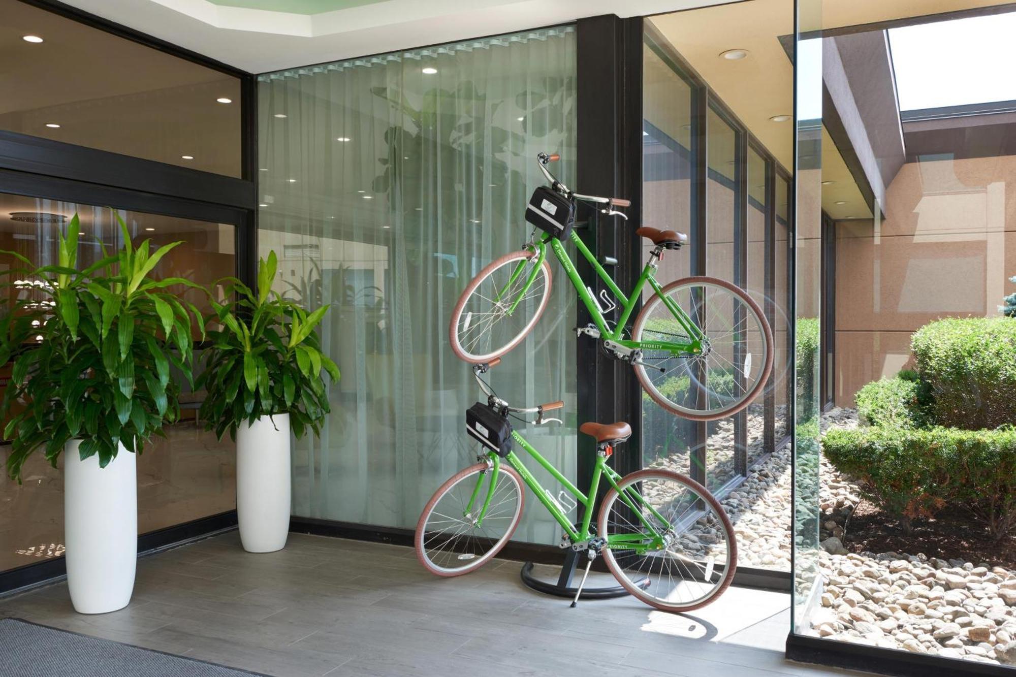 Element Toronto Airport Hotel Мисисага Екстериор снимка
