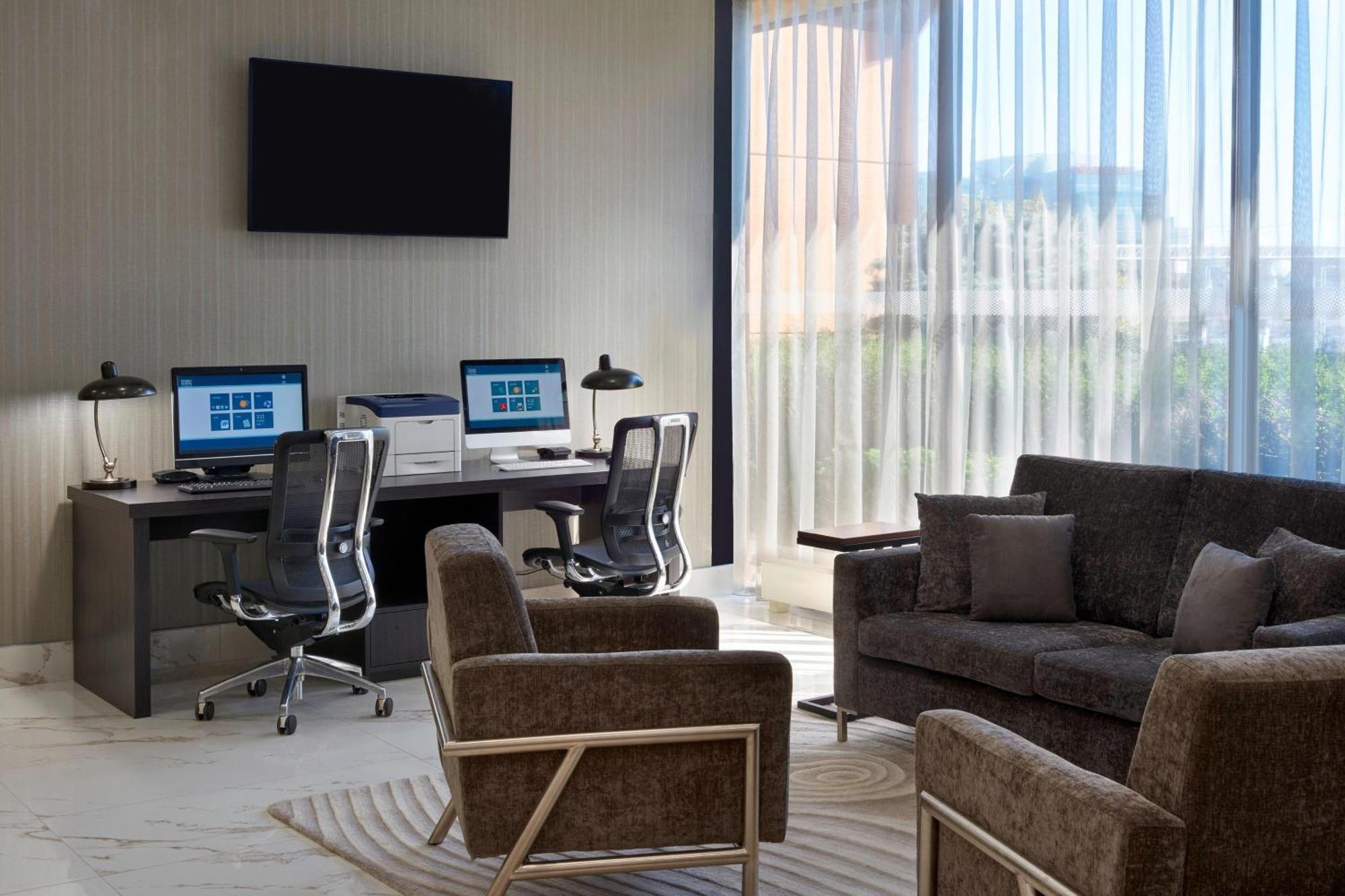 Element Toronto Airport Hotel Мисисага Екстериор снимка